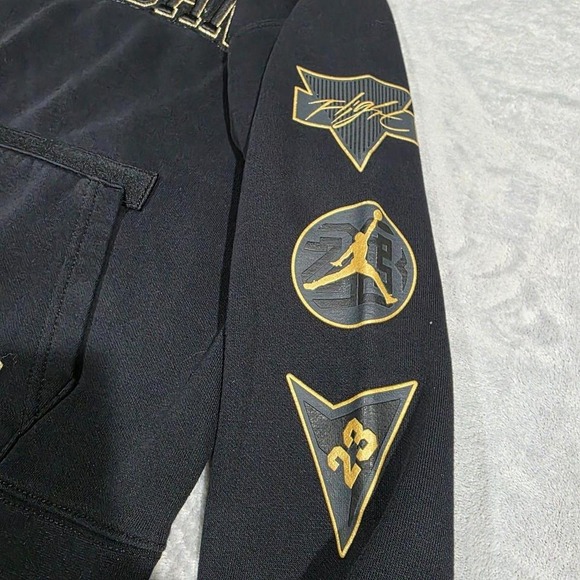 Jordan Boys Hoodie Youth Large 12-13 Black Pullover Jumpman Take Flight Patches - Picture 2 of 4